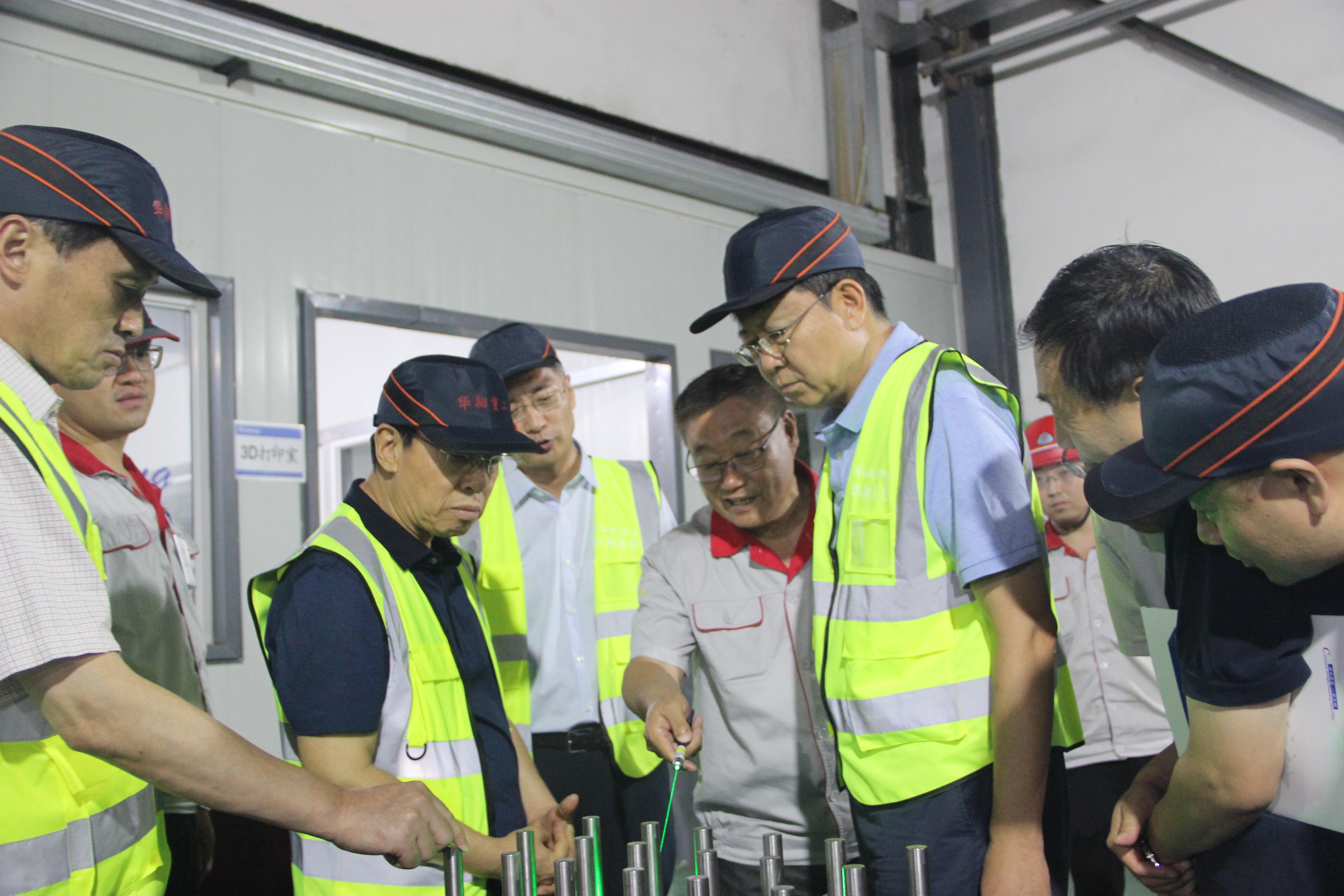 山西省人民政府原副省長(zhǎng)、中國(guó)生產(chǎn)力學(xué)會(huì)會(huì)長(zhǎng)、山西省資源型經(jīng)濟(jì)轉(zhuǎn)型促進(jìn)會(huì)總顧問牛仁亮一行蒞臨我司調(diào)研